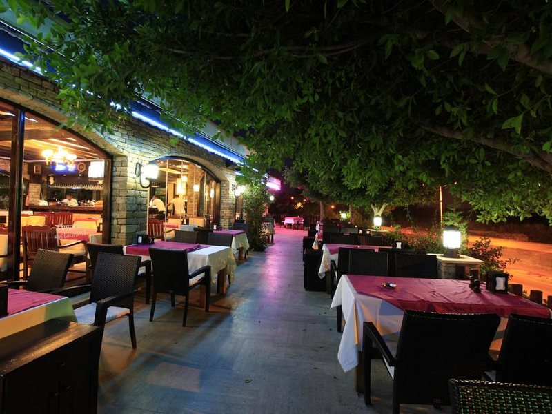 Leda Beach Hotel 303505