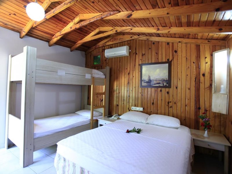 Leda Beach Hotel 303511