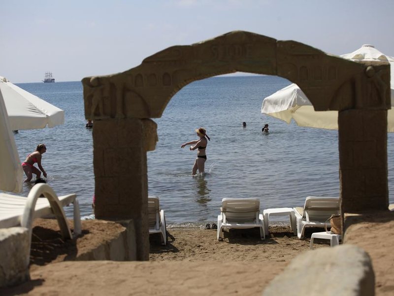 Leda Beach Hotel 303512