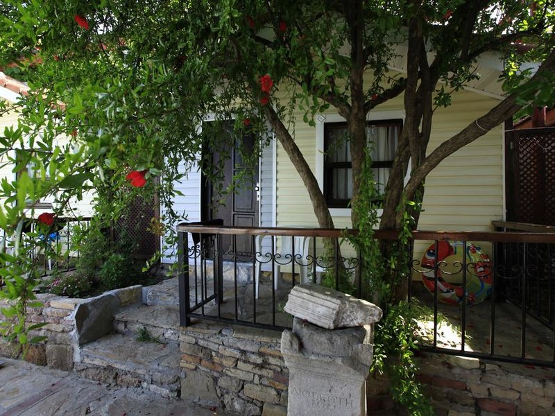 Leda Beach Hotel 303514