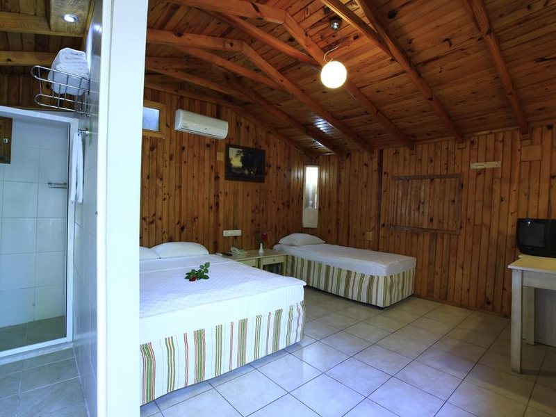 Leda Beach Hotel 303515