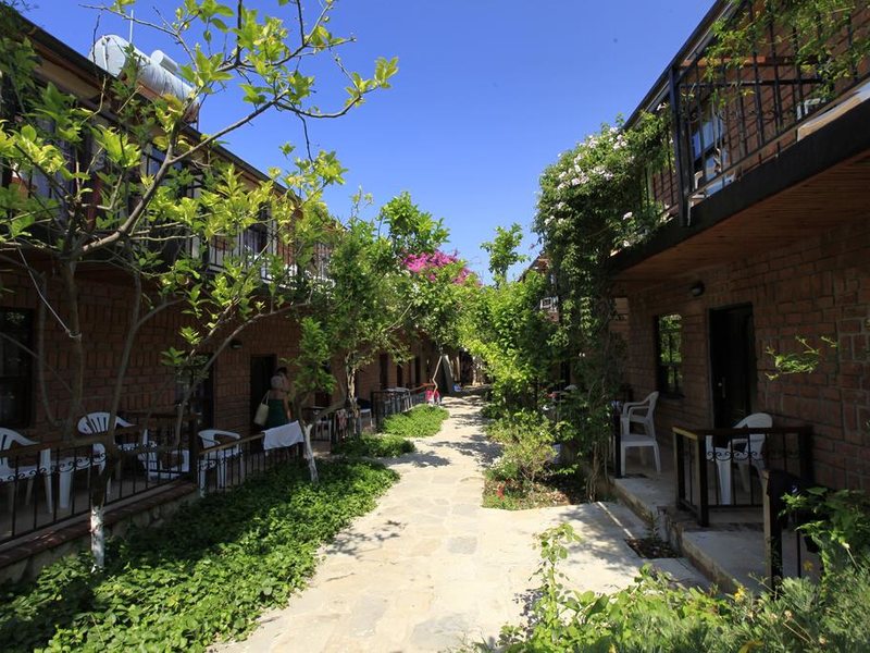 Leda Beach Hotel 303516