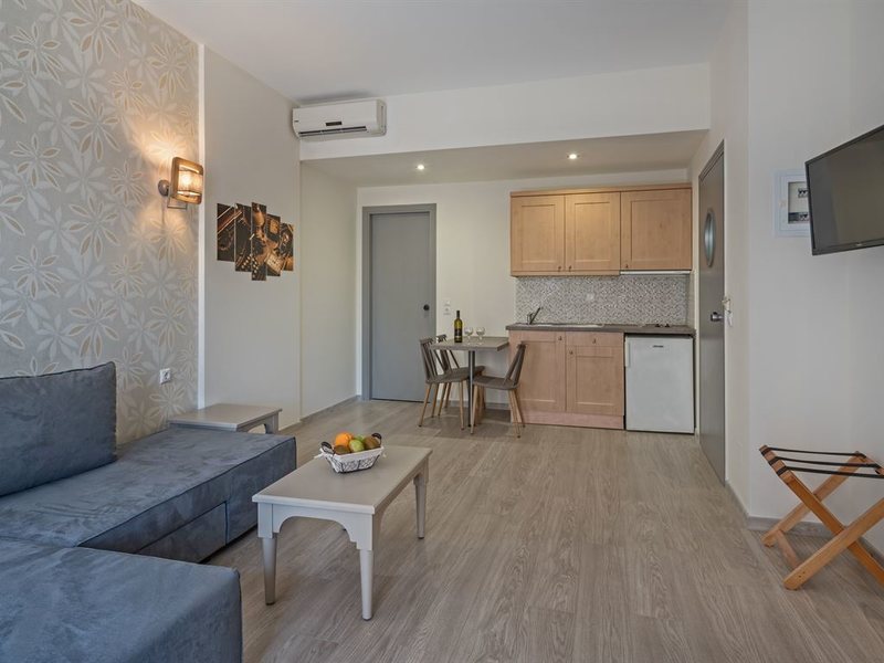 Lefkoniko Beach Icarus Suites 250807