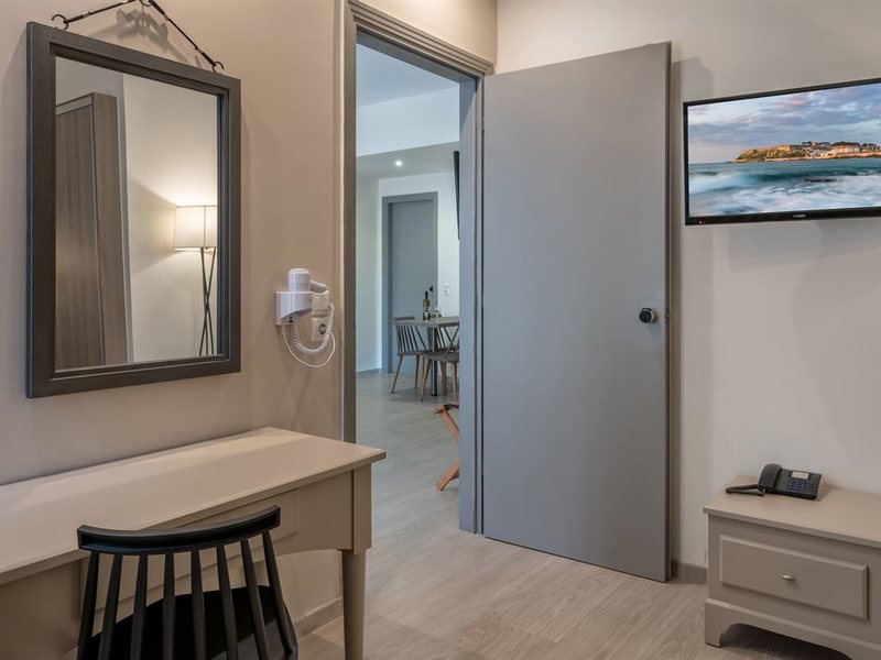 Lefkoniko Beach Icarus Suites 250809