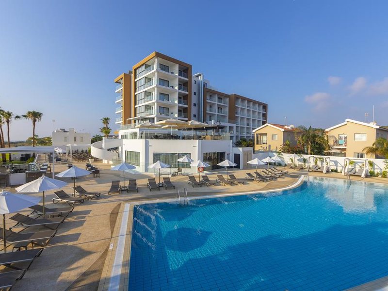 Leonardo Crystal Cove Hotel & Spa 291127