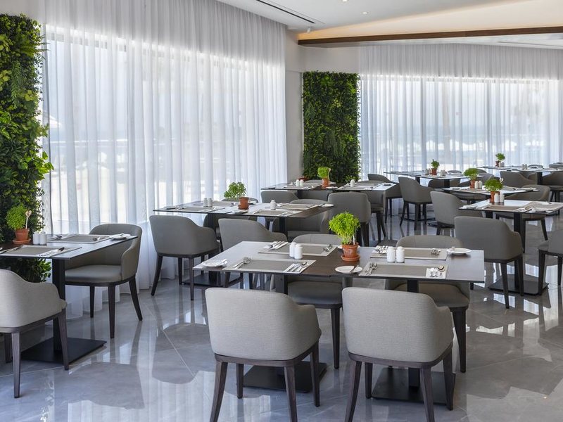 Leonardo Crystal Cove Hotel & Spa 291137