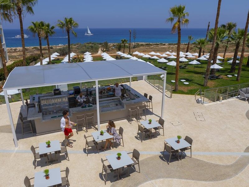 Leonardo Crystal Cove Hotel & Spa 291139