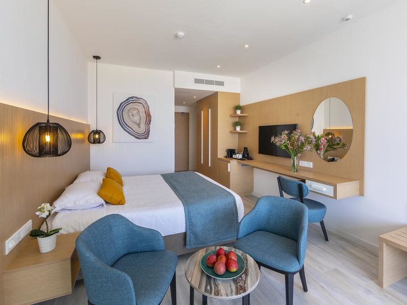 Leonardo Crystal Cove Hotel & Spa 291148