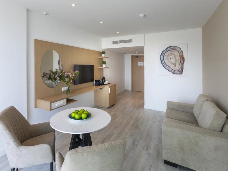 Leonardo Crystal Cove Hotel & Spa 291150