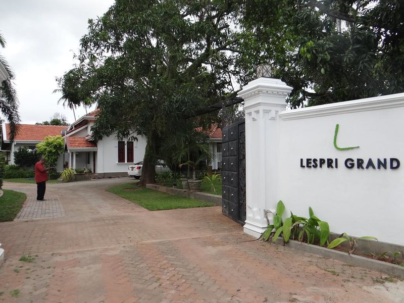 Lespri Grand 110220