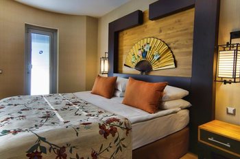 Limak Lara Deluxe Hotel