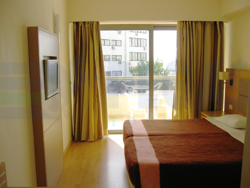 Lomeniz Hotel 78009