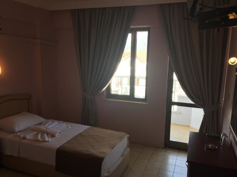 London Blue Hotel 196611