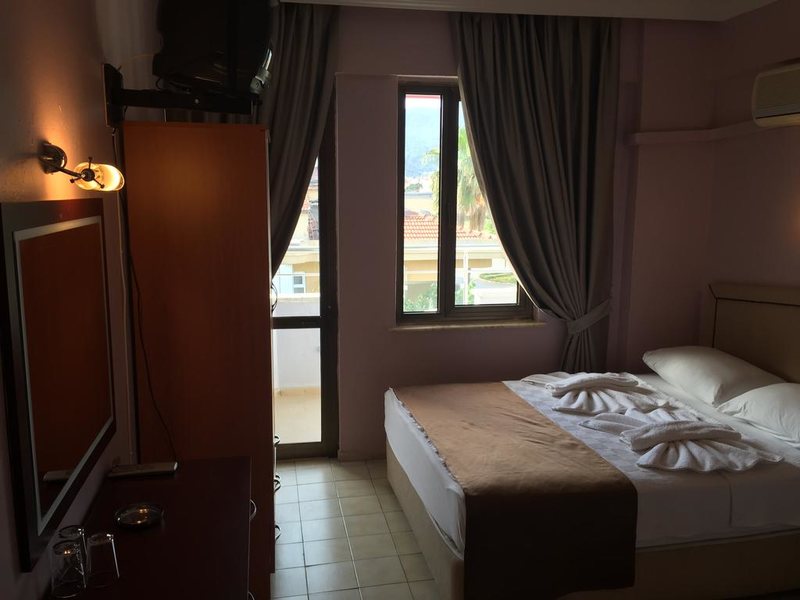 London Blue Hotel 196612