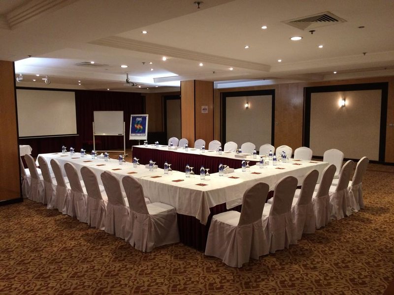 London Suites Hotel  181758