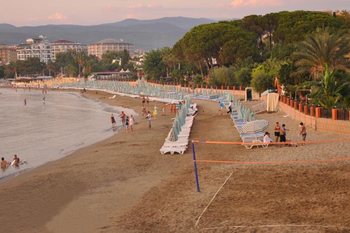 Lonicera World Hotel