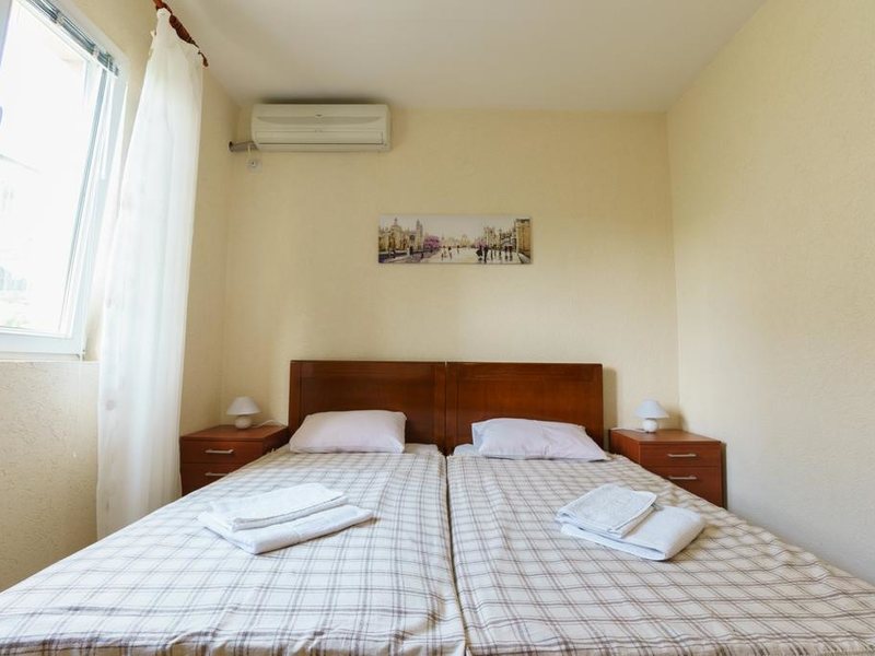 Lora Apartments 308238