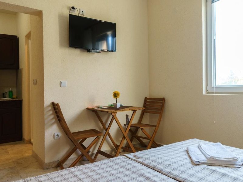 Lora Apartments 308240