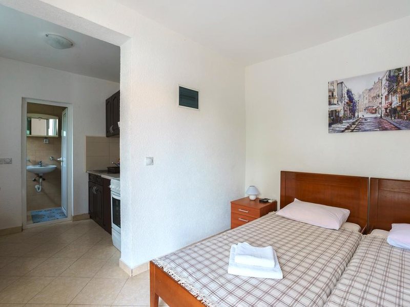 Lora Apartments 308242