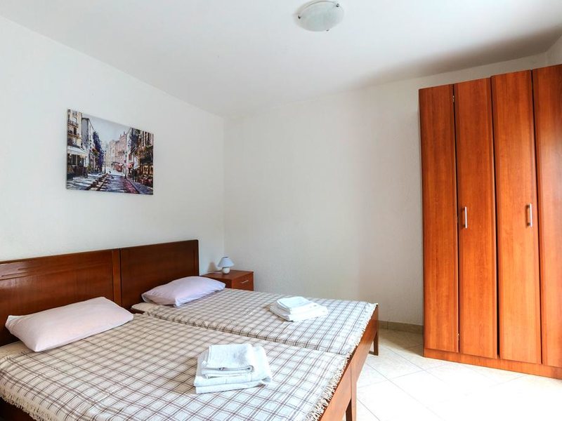 Lora Apartments 308243