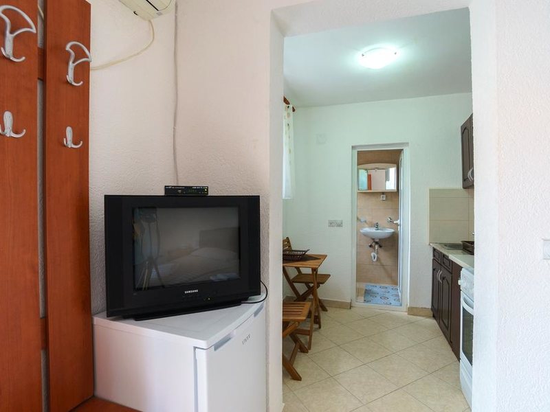 Lora Apartments 308245