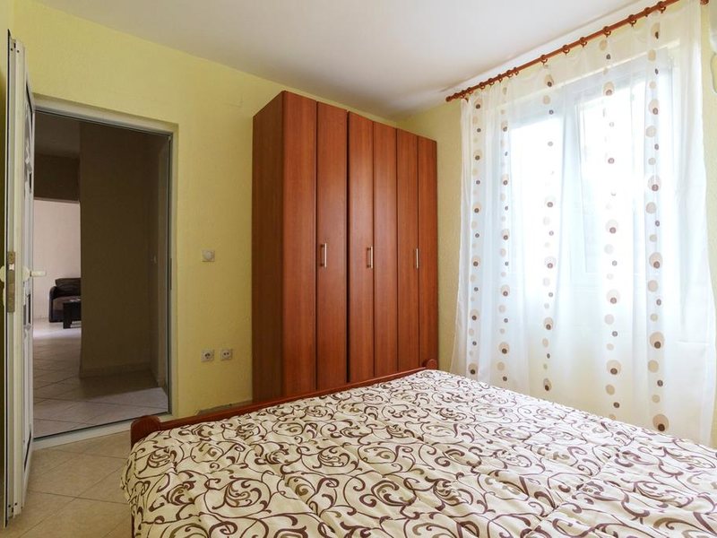 Lora Apartments 308247