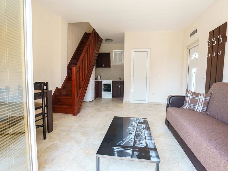 Lora Apartments 308249