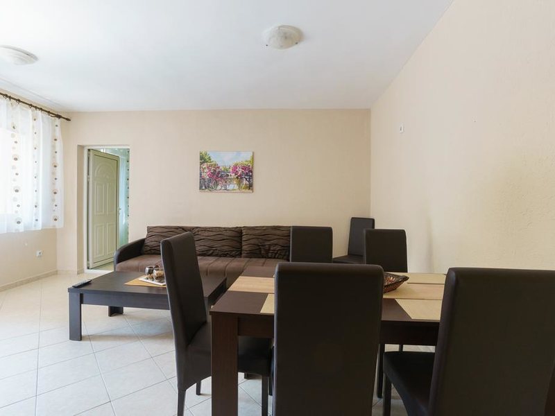 Lora Apartments 308250