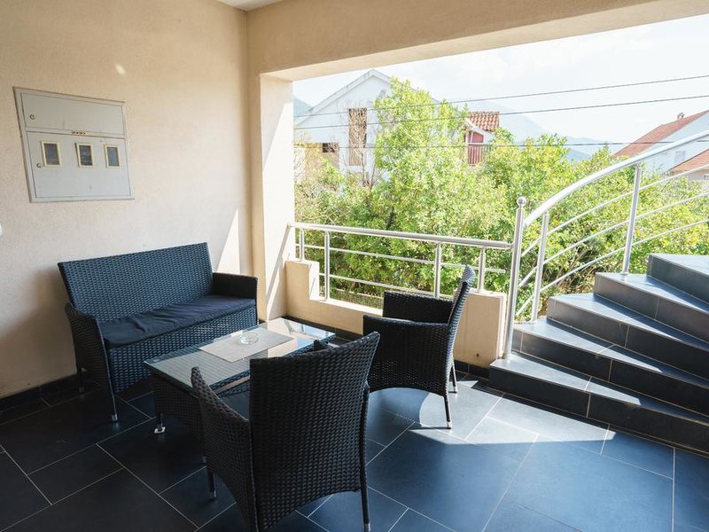 Lora Apartments 308251