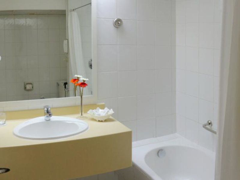 Lou Lou A Beach Resort 118021