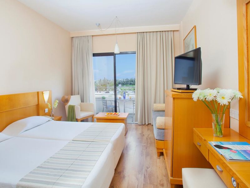 Louis Phaethon Beach 290199