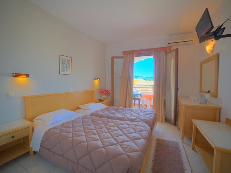 Louvre Hotel  284408