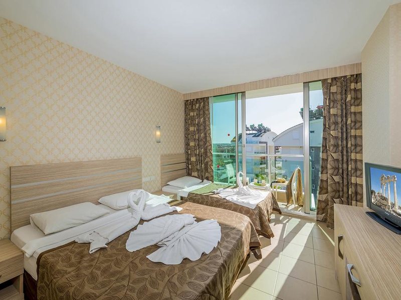 Lowe Hotel Side 277912