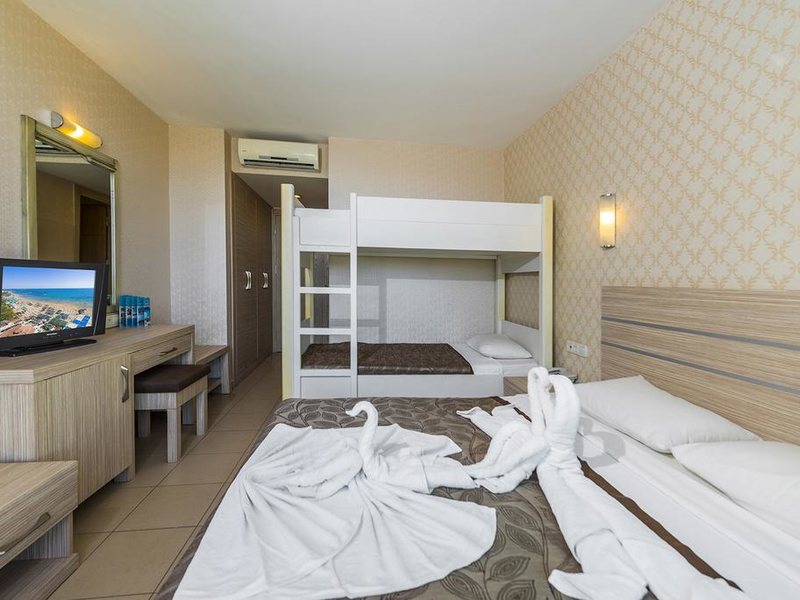 Lowe Hotel Side 277913