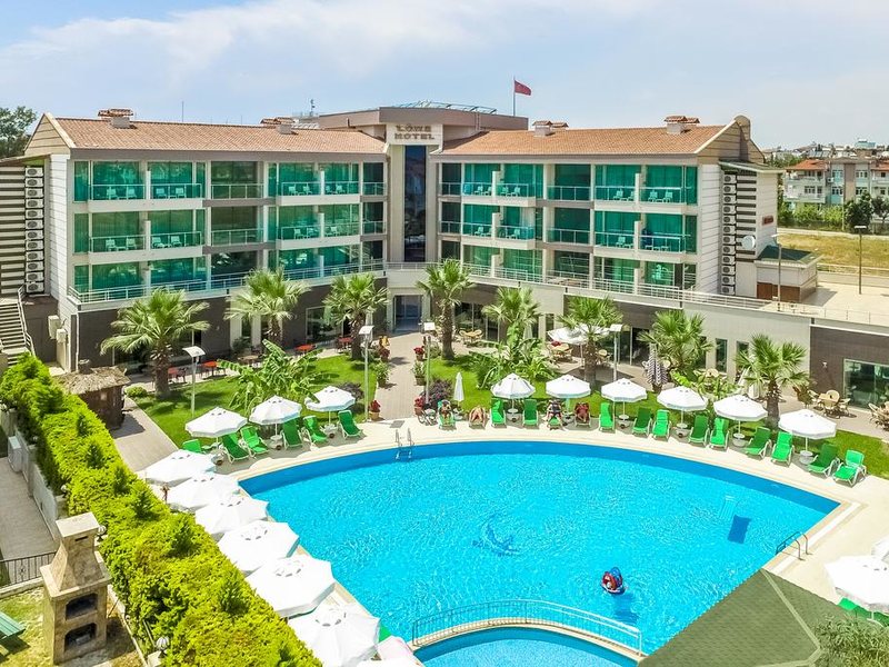 Lowe Hotel Side 277915