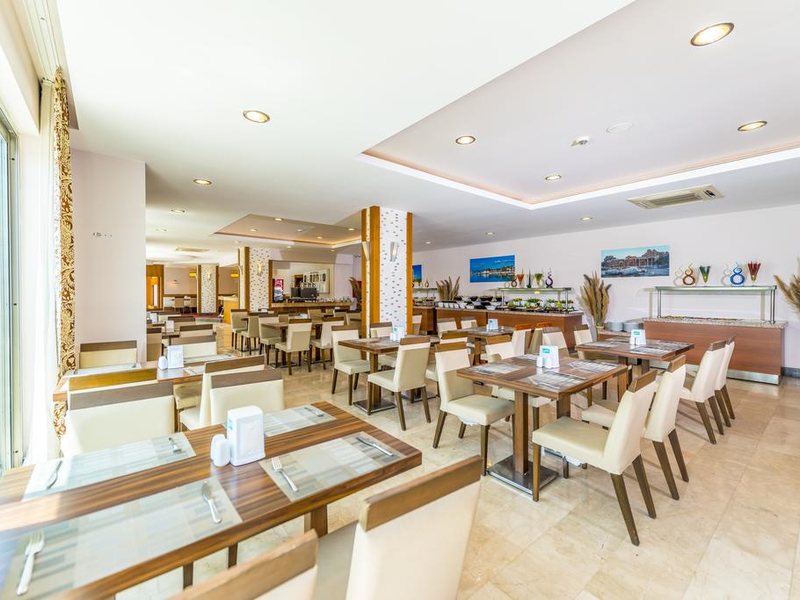 Lowe Hotel Side 277918