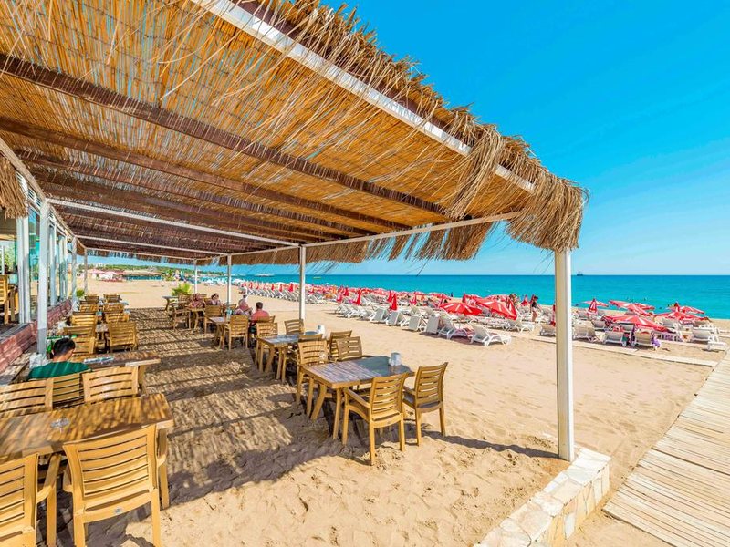 Lowe Hotel Side 277922