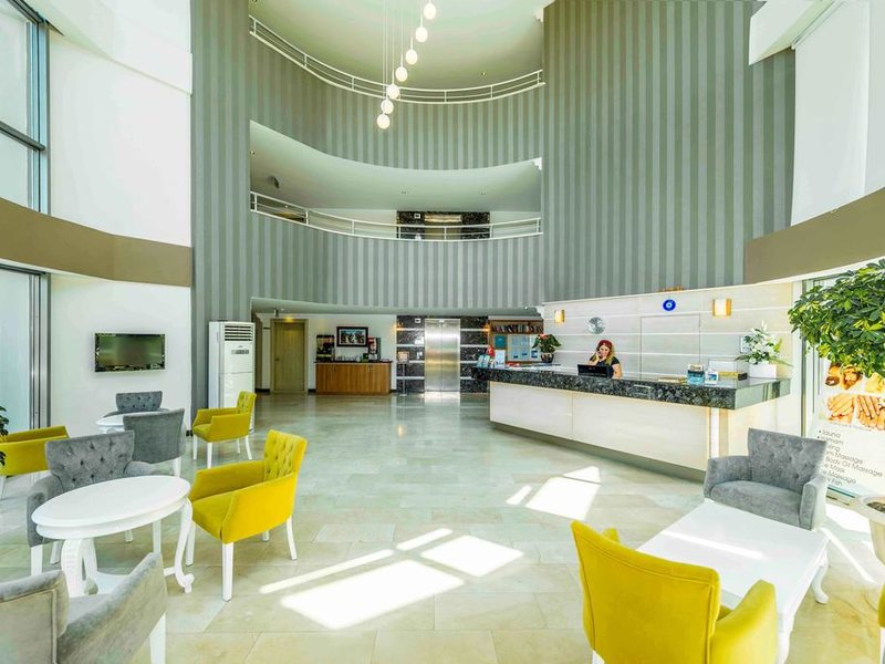 Lowe Hotel Side 277927