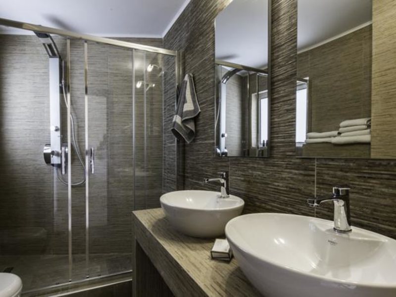 Lyristis Studios 78511