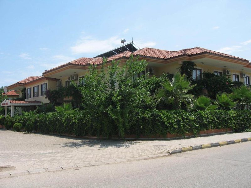 MG Moms Hotel 190487