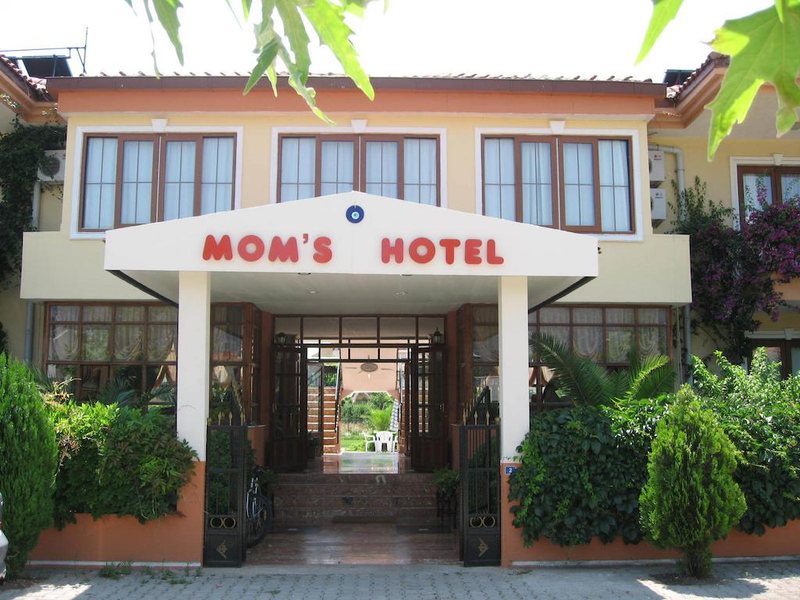 MG Moms Hotel 190488