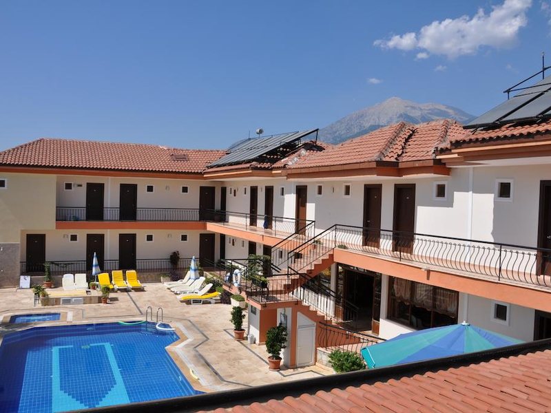 MG Moms Hotel 190492