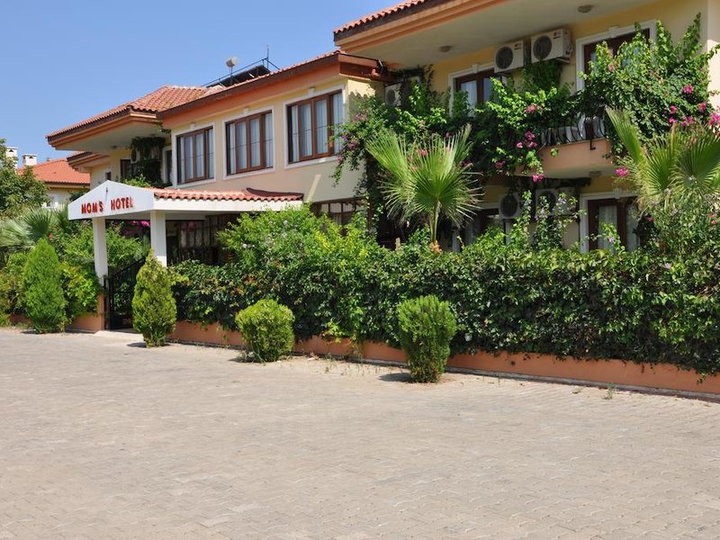 MG Moms Hotel 190503