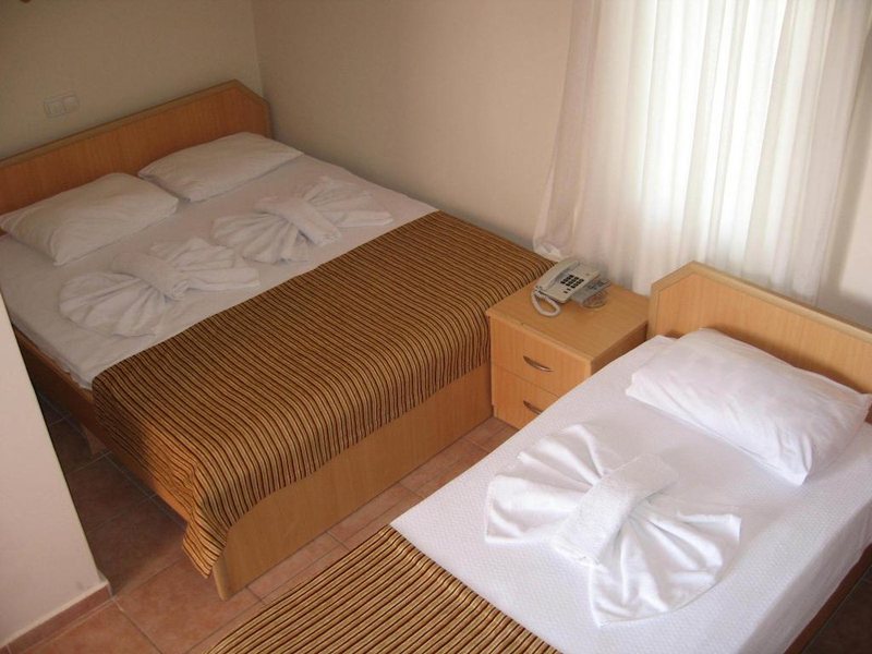 MG Moms Hotel 190505