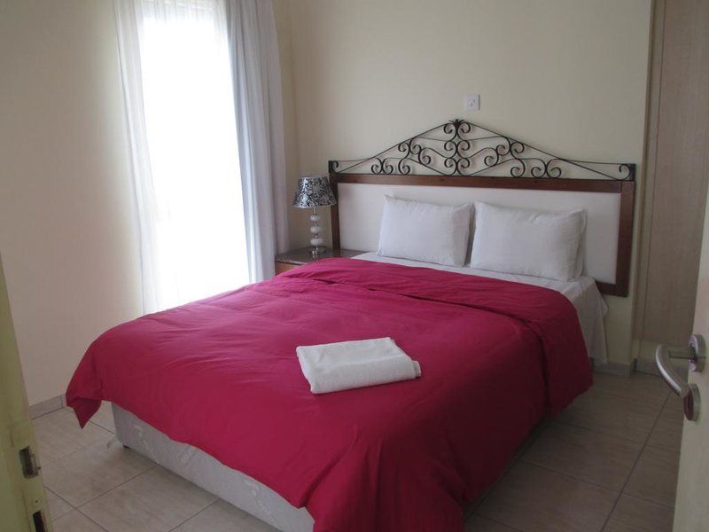 Mackenzie Beach Hotel & Apartments 162001