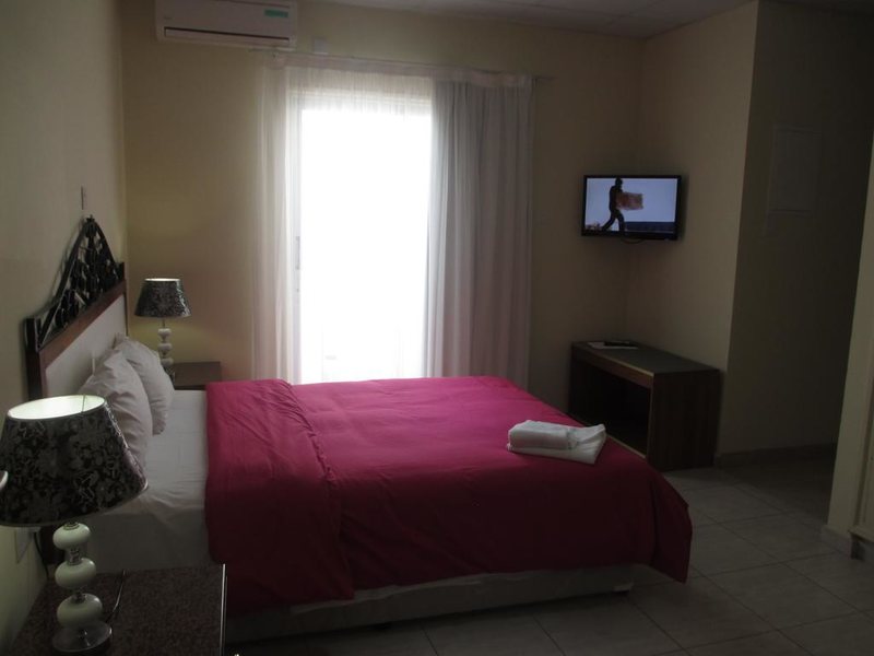 Mackenzie Beach Hotel & Apartments 162002