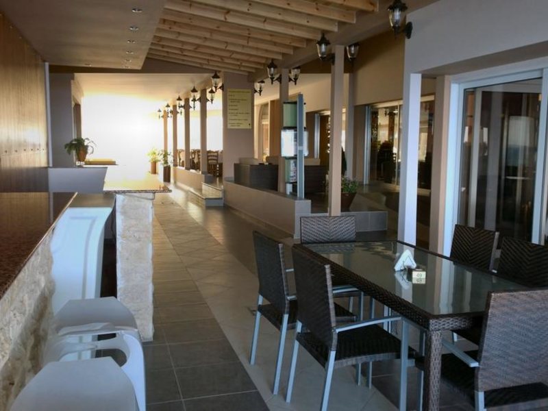 Mackenzie Beach Hotel & Apartments 162005