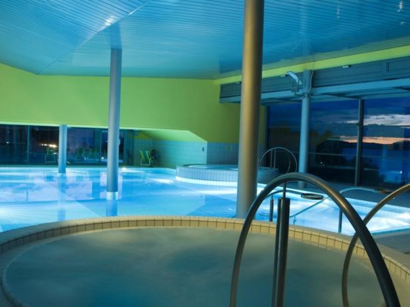 Maestral Resort & Casino  75180