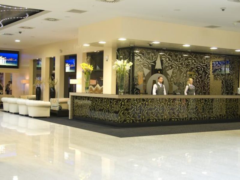 Maestral Resort & Casino  75184
