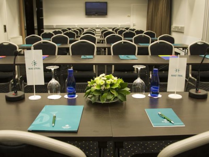 Maestral Resort & Casino  75187